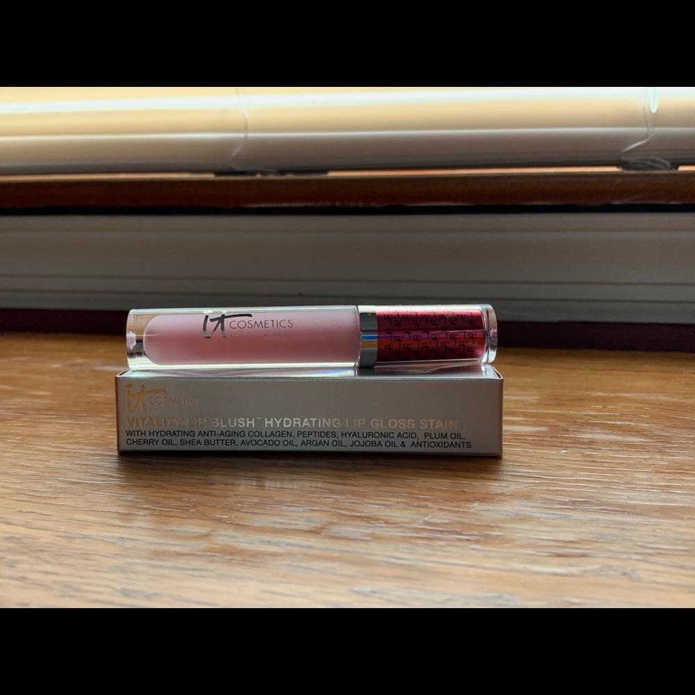 ‘It Cosmetics’ Vitality blush  lip stain